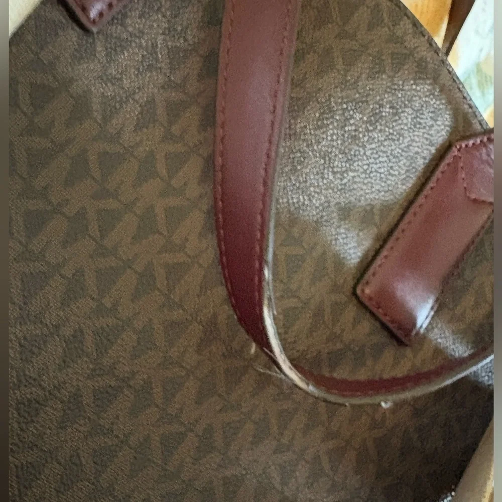 Pre-Luv- Michael Kors, heavy duty Tote Bag maroon & brown  With Gold Hardware